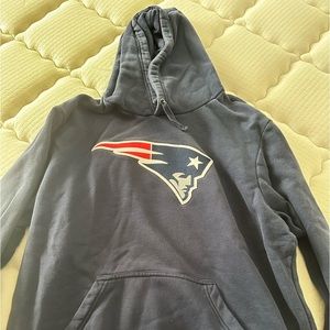 XL men’s Patriots sweatshirt